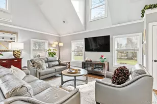 79 E Tiana Rd, Hampton Bays, NY 11946 - Photo 9