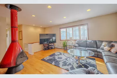 711 S Bayview Avenue, Freeport, NY 11520 - Photo 5