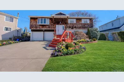 711 S Bayview Avenue, Freeport, NY 11520 - Photo 1