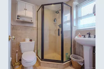 711 S Bayview Avenue, Freeport, NY 11520 - Photo 21