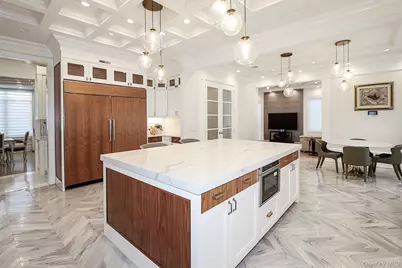 19 Gilbert Road, Great Neck, NY 11024 - Photo 9