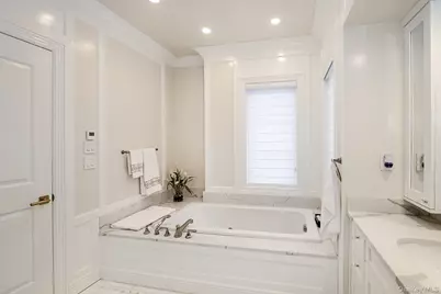 19 Gilbert Road, Great Neck, NY 11024 - Photo 23