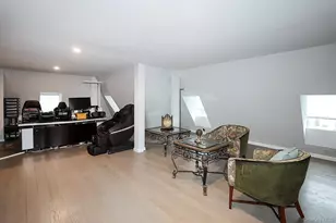 19 Gilbert Rd, Great Neck, NY 11024 - Photo 27