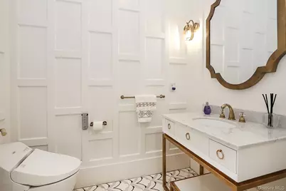 19 Gilbert Road, Great Neck, NY 11024 - Photo 5