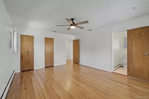 38 Park Dr E, Syosset, NY 11791 - Photo 15