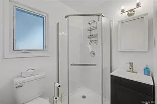 38 Park Dr E, Syosset, NY 11791 - Photo 17