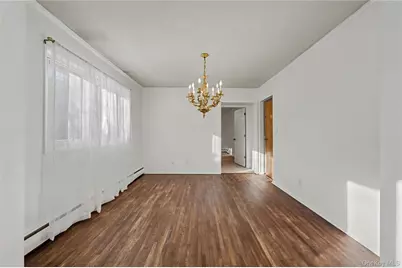 38 Park Drive E, Syosset, NY 11791 - Photo 9