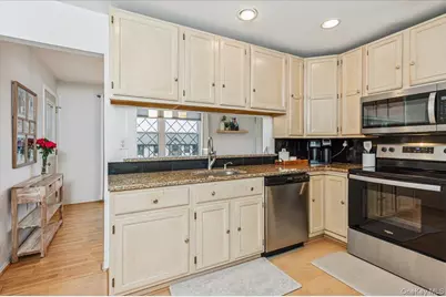 570 Sierra Vista Lane #570, Valley Cottage, NY 10989 - Photo 5