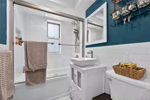 8 Wooleys Ln, Great Neck, NY 11023 - Photo 5