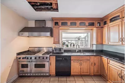 27 Faneuil Place, New Rochelle, NY 10801 - Photo 5