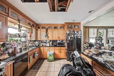 27 Faneuil Place, New Rochelle, NY 10801 - Photo 5