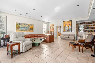 9 Chester Drive, Great Neck, NY 11021 - Photo 7