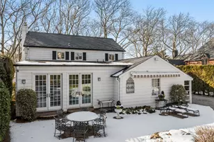 9 Chester Dr, Great Neck, NY 11021 - Photo 13