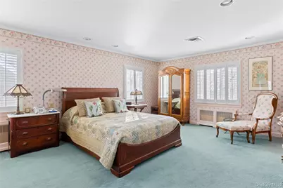 9 Chester Drive, Great Neck, NY 11021 - Photo 11