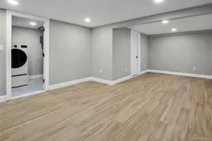 45 Colony Ln, Syosset, NY 11791 - Photo 15