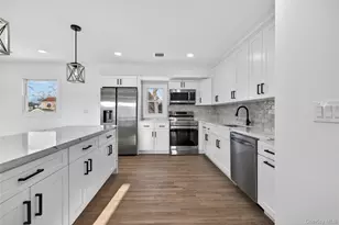 244 N Erie Ave, Lindenhurst, NY 11757 - Photo 13