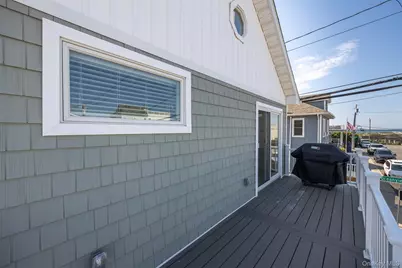 24 Pennsylvania Avenue #Upper, Long Beach, NY 11561 - Photo 13