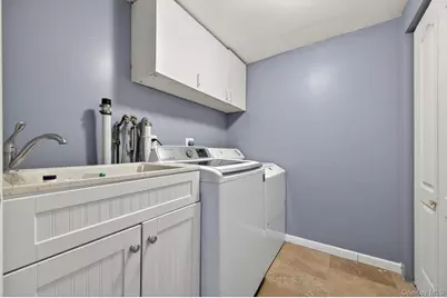 8 Stern Court, Huntington Station, NY 11746 - Photo 17