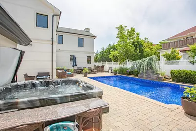 165 W Walnut Street, Long Beach, NY 11561 - Photo 43