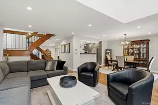 8 Wimbledon Ct, Jericho, NY 11753 - Photo 13