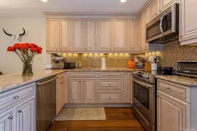 100 Baker Court #118, Island Park, NY 11558 - Photo 5