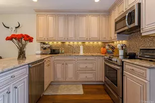 100 Baker Ct, Island Park, NY 11558 - Photo 5