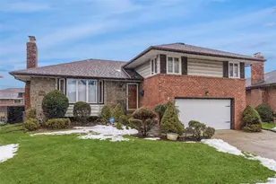 51 Edgewood Dr, New Hyde Park, NY 11040 - Photo 3