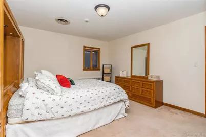 51 Edgewood Drive, New Hyde Park, NY 11040 - Photo 11