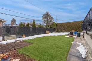 51 Edgewood Dr, New Hyde Park, NY 11040 - Photo 21