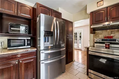 25 State Place, Huntington, NY 11743 - Photo 15