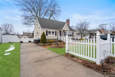 36 Lakewood Avenue, Ronkonkoma, NY 11779 - Photo 3