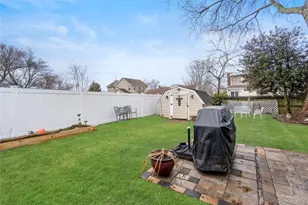 36 Lakewood Ave, Ronkonkoma, NY 11779 - Photo 27