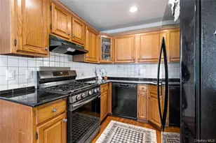 36 Lakewood Ave, Ronkonkoma, NY 11779 - Photo 7