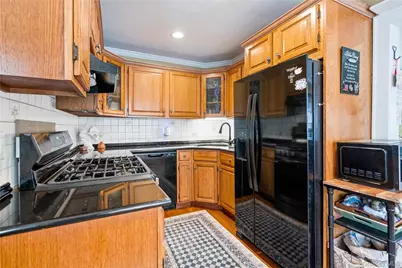 36 Lakewood Avenue, Ronkonkoma, NY 11779 - Photo 9