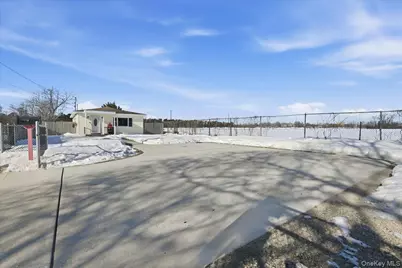 20 Wendy Lane, Brentwood, NY 11717 - Photo 3