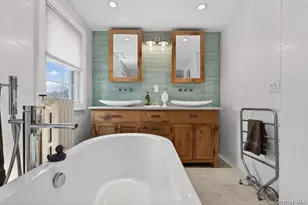 28 Jane St, Roslyn Heights, NY 11577 - Photo 23