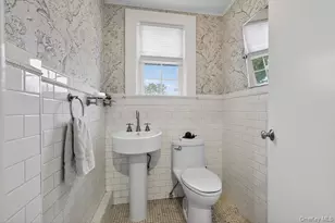 28 Jane St, Roslyn Heights, NY 11577 - Photo 13