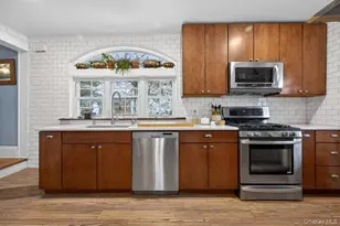 28 Jane St, Roslyn Heights, NY 11577 - Photo 9