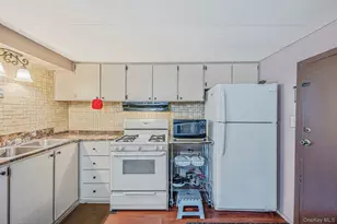 525 Riverleigh Ave, Riverhead, NY 11901 - Photo 11