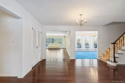 15 Springwood Path, Syosset, NY 11791 - Photo 5