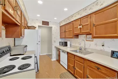 21 Foxwood Drive #8, Pleasantville, NY 10570 - Photo 11