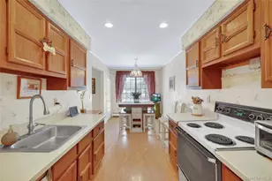 21 Foxwood Dr, Pleasantville, NY 10570 - Photo 9