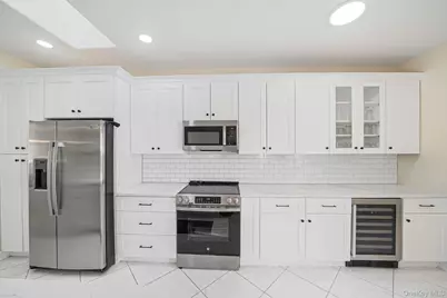 3 Windwatch Drive, Hauppauge, NY 11788 - Photo 3