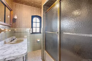 18 Faneuil Pl, New Rochelle, NY 10801 - Photo 23