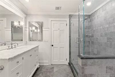 31 Carnegie Avenue, Huntington, NY 11743 - Photo 19