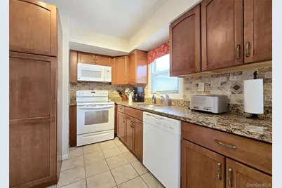 143 Hawthorne Street, Mastic, NY 11950 - Photo 7