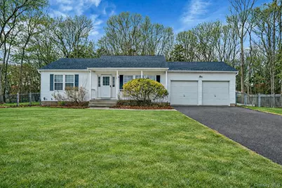 14 Wiltshire Court, Center Moriches, NY 11934 - Photo 1