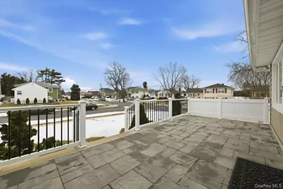 3984 Arthur Avenue N, Seaford, NY 11783 - Photo 29