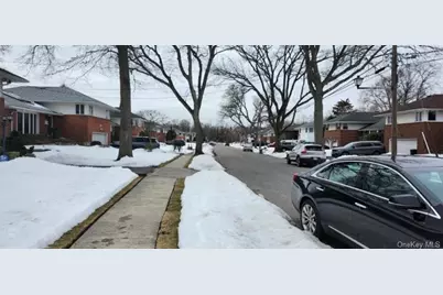 25 Pinetree Road, Westbury, NY 11590 - Photo 5