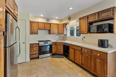 37 Grist Mill Lane, Huntington, NY 11743 - Photo 7